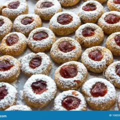 Ciastka z odciskiem palca i dżemem: przepis, który zawsze się uda