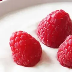 Ile kcal ma jogurt owocowy? Zaskakujące różnice w kaloriach!