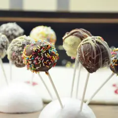 Dlaczego cake pops spadają? 7 kroków do stabilnych deserów!