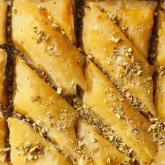 Pyszna baklava z ciasta francuskiego - łatwy przepis krok po kroku