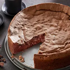 Ile piec ciasto czekoladowe, aby było idealnie wilgotne?