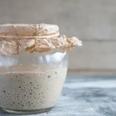 Zakwas i inna mąka? Tak! Zmień dietę startera bez obaw