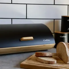 Koniec z pleśnią w chlebaku! Odkryj sekrety świeżego chleba