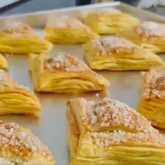 Ciastka twarogowe trójkąty: Składaj idealnie, piecz bez wpadek!