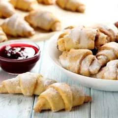 Kruche ciasto na rogaliki przepis - idealne na każdą okazję