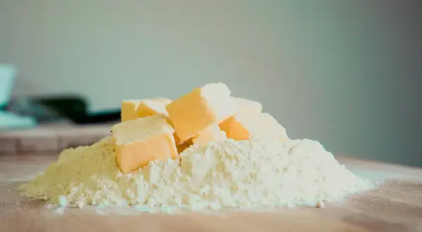 Ile szklanek to 125 g mąki? Proste przeliczenie dla kuchni