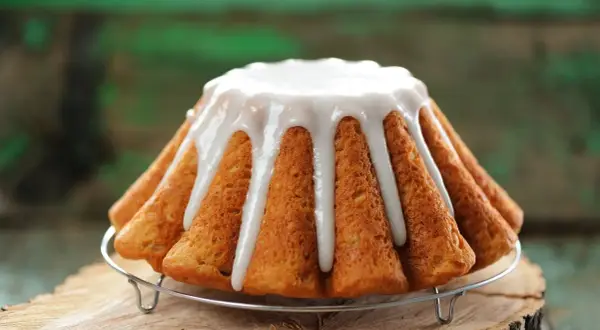 Pyszna babka gotowana, idealna na święta. Ten przepis na babkę gotowaną jest prosty i szybki.