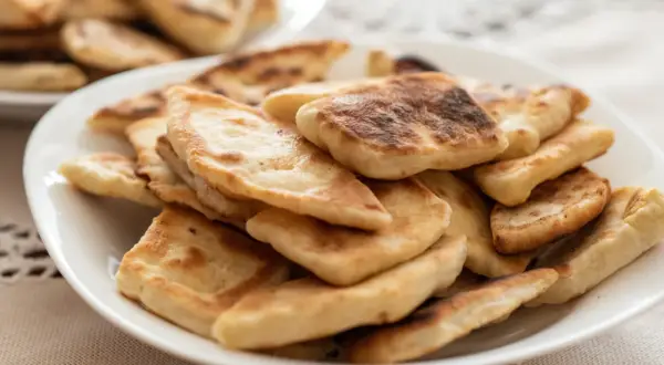 Przepis na ciasto pierogowe z masłem, które zachwyci smakiem