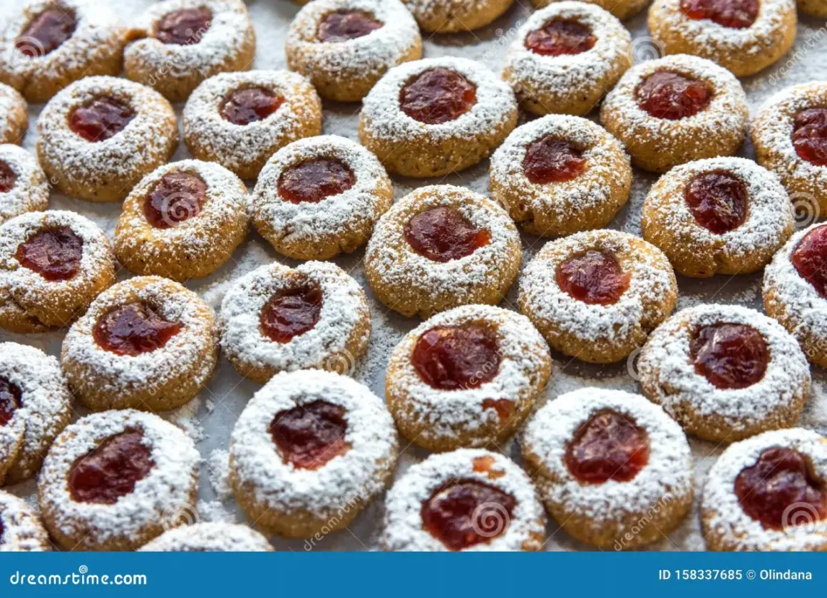 Ciastka z odciskiem palca i dżemem: przepis, który zawsze się uda