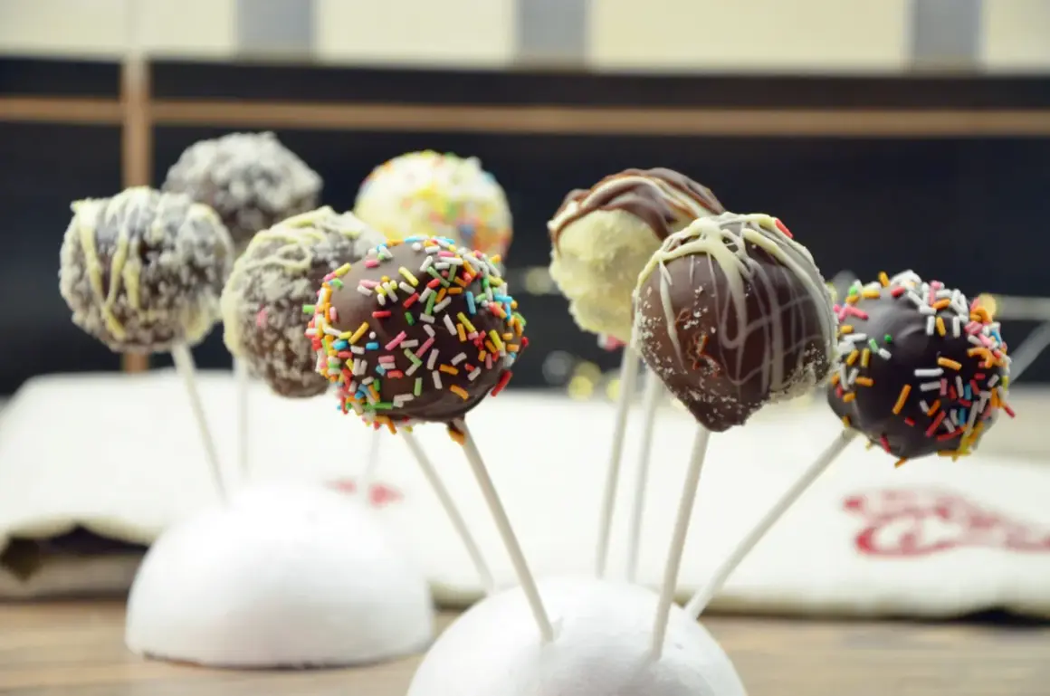 Dlaczego cake pops spadają? 7 kroków do stabilnych deserów!
