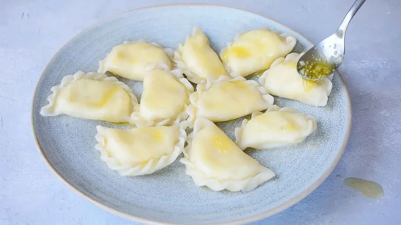 Zdjęcie Przepis na ciasto pierogowe z masłem, które zachwyci smakiem
