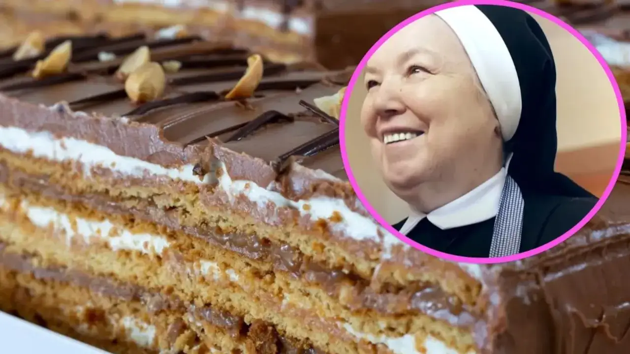 Pyszne kruche ciasto z orzechami siostry Anastazji, z kremem czekoladowym i białą masą. Uśmiechnięta zakonnica w okręgu.