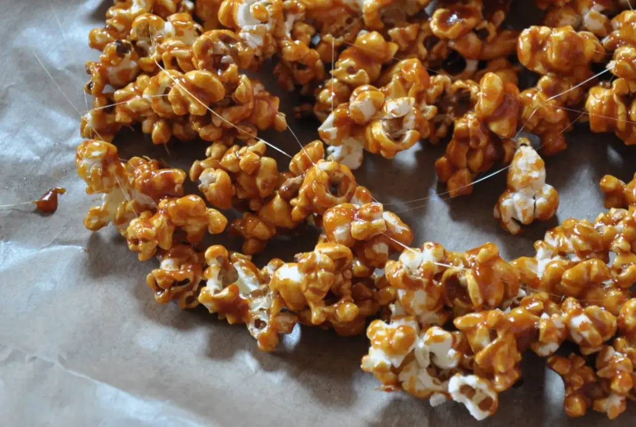 studzenie popcornu karmelowego