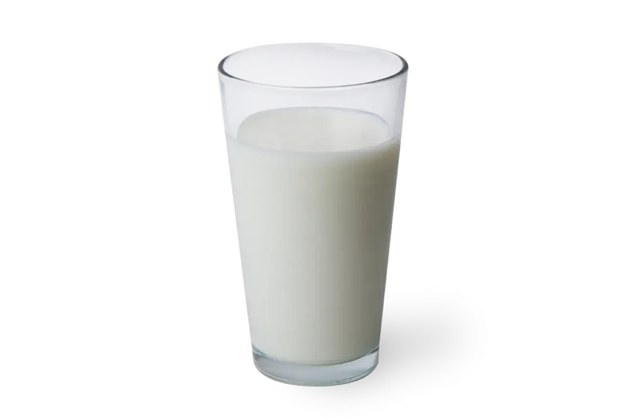 Szklanka mleka, idealna na drugie śniadanie. Zastanawiasz się, ile gram ma szklanka mleka? To zależy od jej pojemności, ale zazwyczaj około 250g.