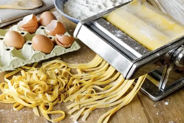 Jaka mąka najlepsza na makaron? Odkryj idealny wybór dla smaku